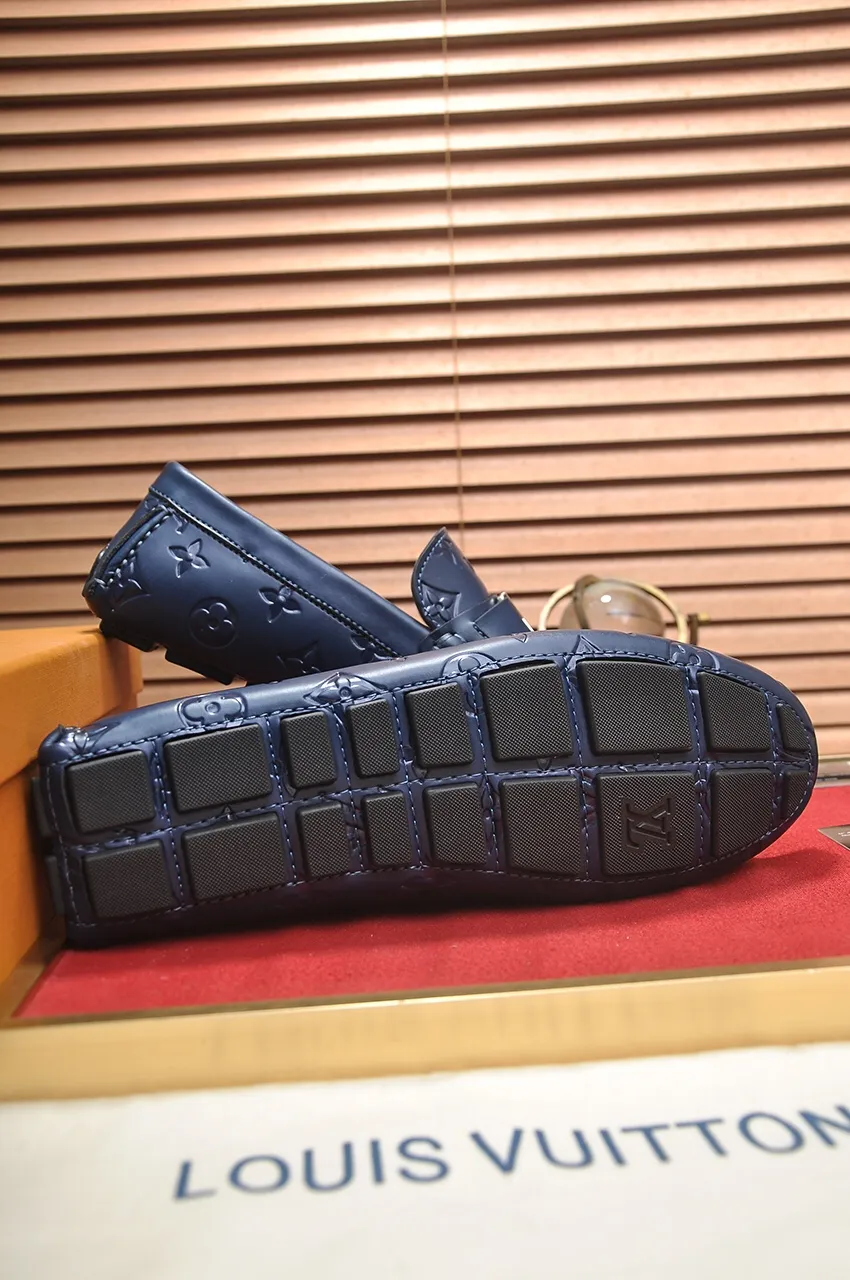 Men's men's shoes 💰420💶 [LV Doudou shoes] (water-dyed cowhide lining) new model is on the market, available on the official website. The new Doudou shoes are processed into single-color materials, and the uppers are made of imported horsehide leather. The body of the shoe is fully hemmed with mark thread, and is lined with imported original cowhide leather. The elegant shoe shape is super suitable for all-matching, and the size is 38-44.